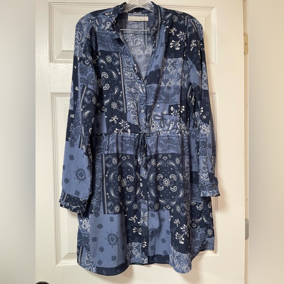 ABERCROMBIE & FITCH Long-sleeve mid length Blue handkerchief pattern size Large - Picture 2 of 8